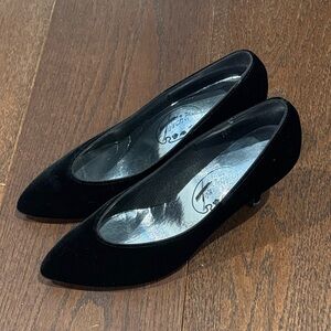 Touch Ups Women’s Black Velvet Pumps Size 8.5
